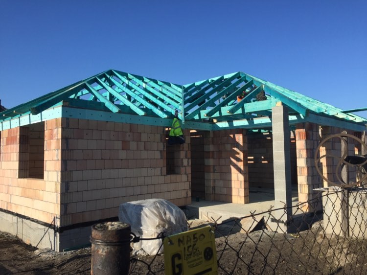 VIII. rész – Pont az i-re, azaz tető van a fejünk fölött